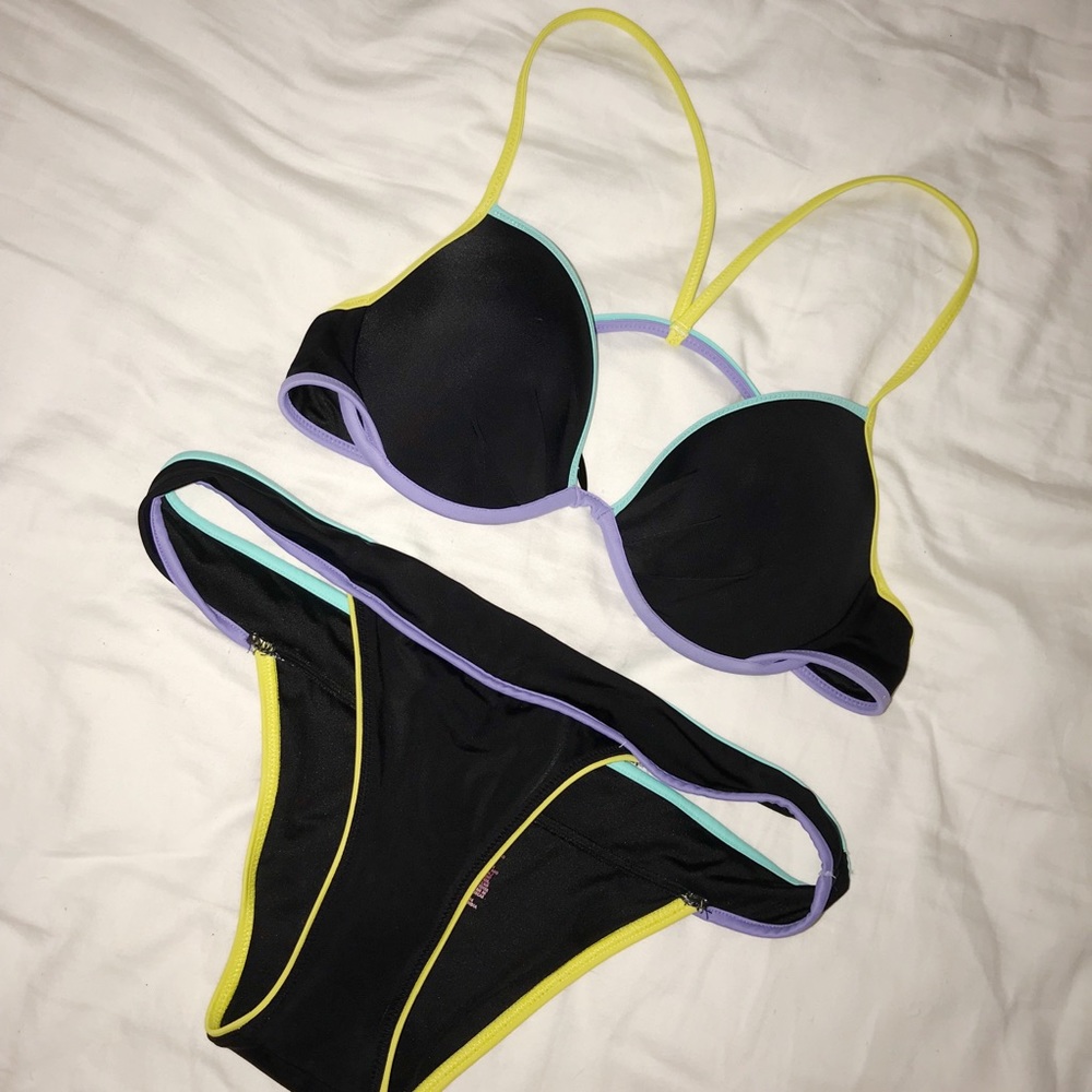 Victoria’s Secret bikini